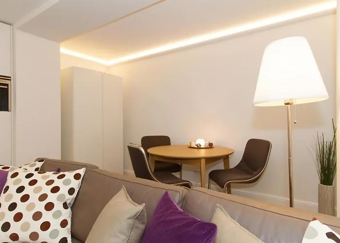 Loewenstein Apartment *